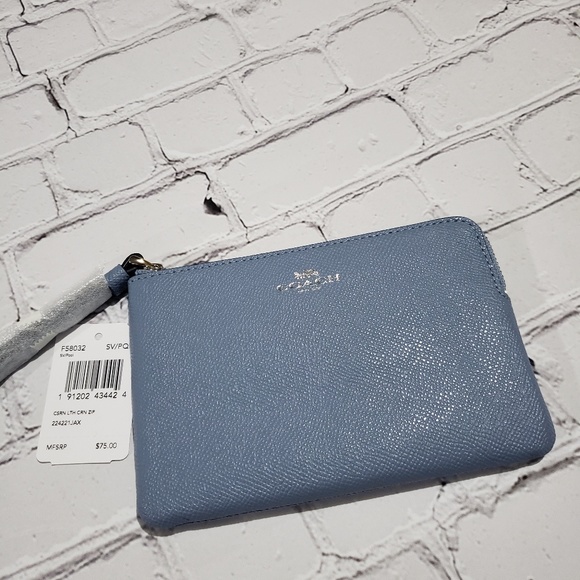 Coach Handbags - 💕SALE💕🆕️Authentic Coach Wristlet